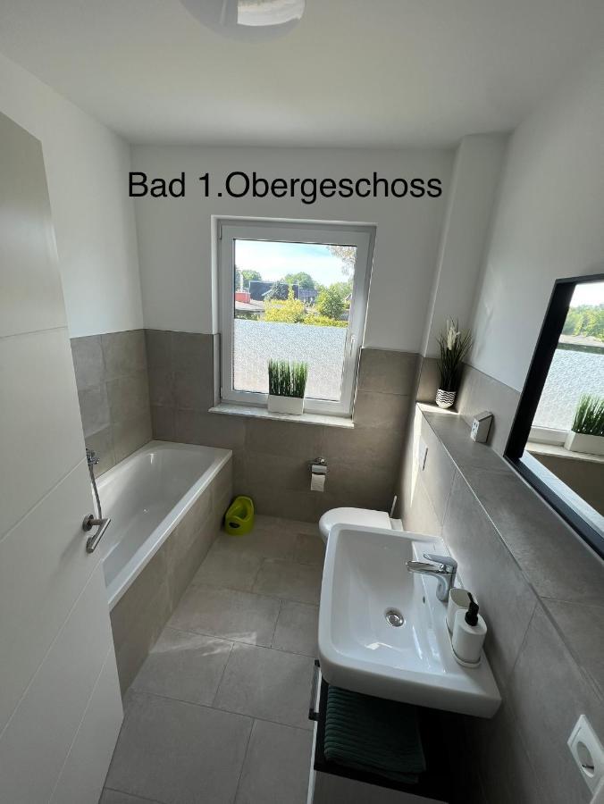 Doppelhaushaelfte Mit Terrasse Holiday home Rostock