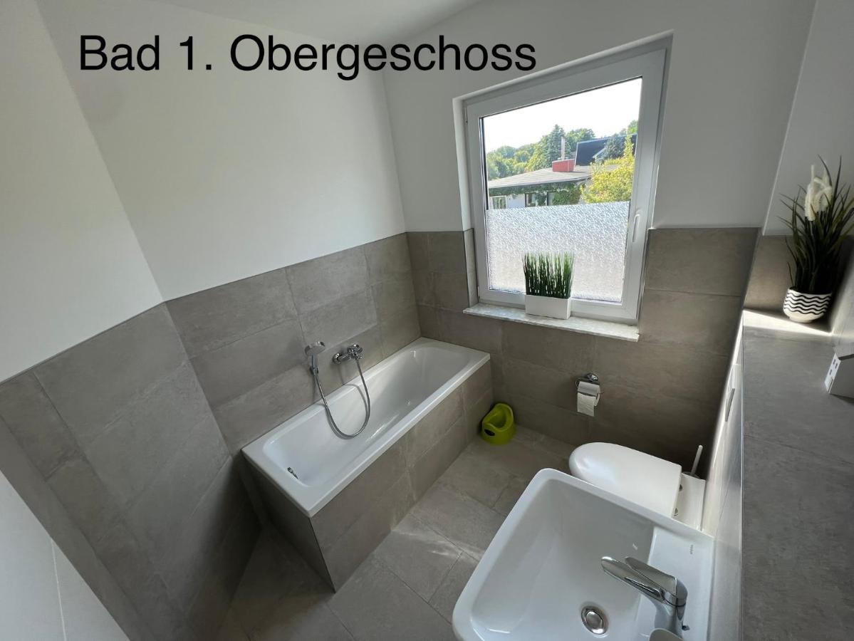 Doppelhaushaelfte Mit Terrasse Rostock